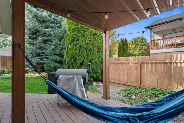 216 S Corbin Ln, Greenacres, WA 99016