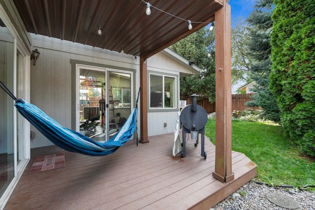 216 S Corbin Ln, Greenacres, WA 99016