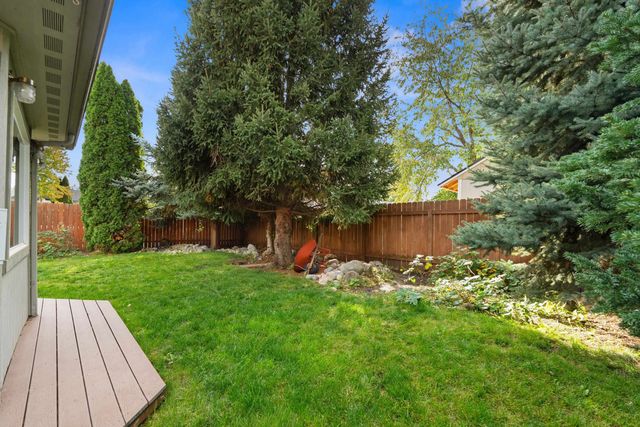 216 S Corbin Ln, Greenacres, WA 99016