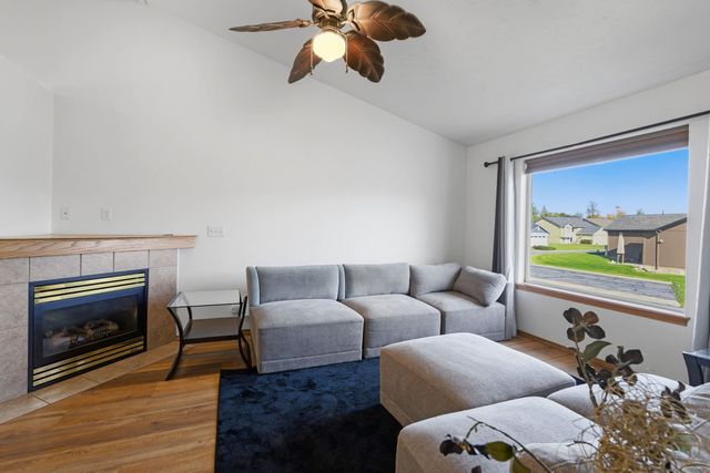216 S Corbin Ln, Greenacres, WA 99016