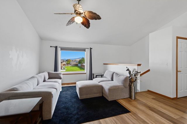 216 S Corbin Ln, Greenacres, WA 99016