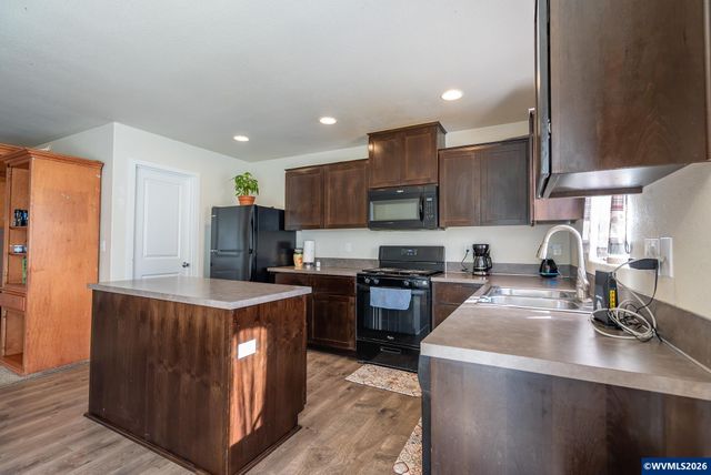 1006 S View Dr, Molalla, OR 97038