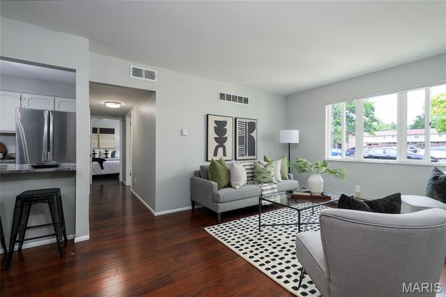 10083 Sakura Drive C, St Louis, MO 63128