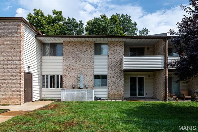 10083 Sakura Drive C, St Louis, MO 63128