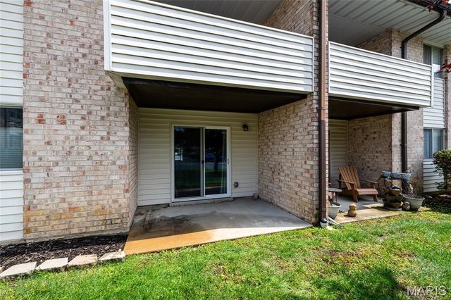 10083 Sakura Drive C, St Louis, MO 63128
