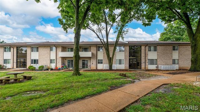 10083 Sakura Drive C, St Louis, MO 63128