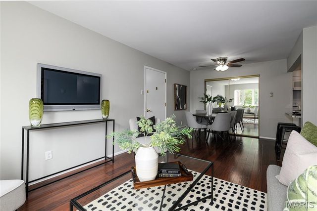 10083 Sakura Drive C, St Louis, MO 63128