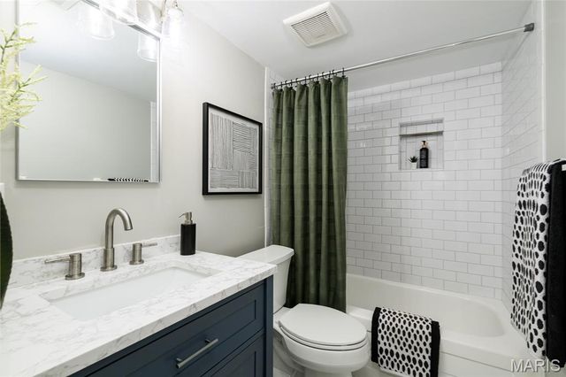10083 Sakura Drive C, St Louis, MO 63128