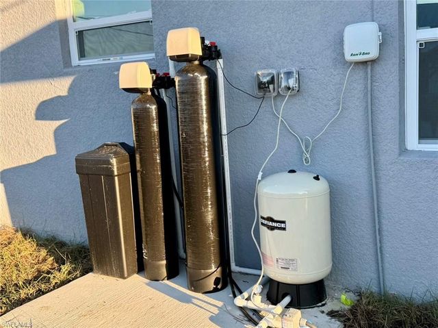 317-319 Ichabod AVE, Lehigh Acres, FL 33973