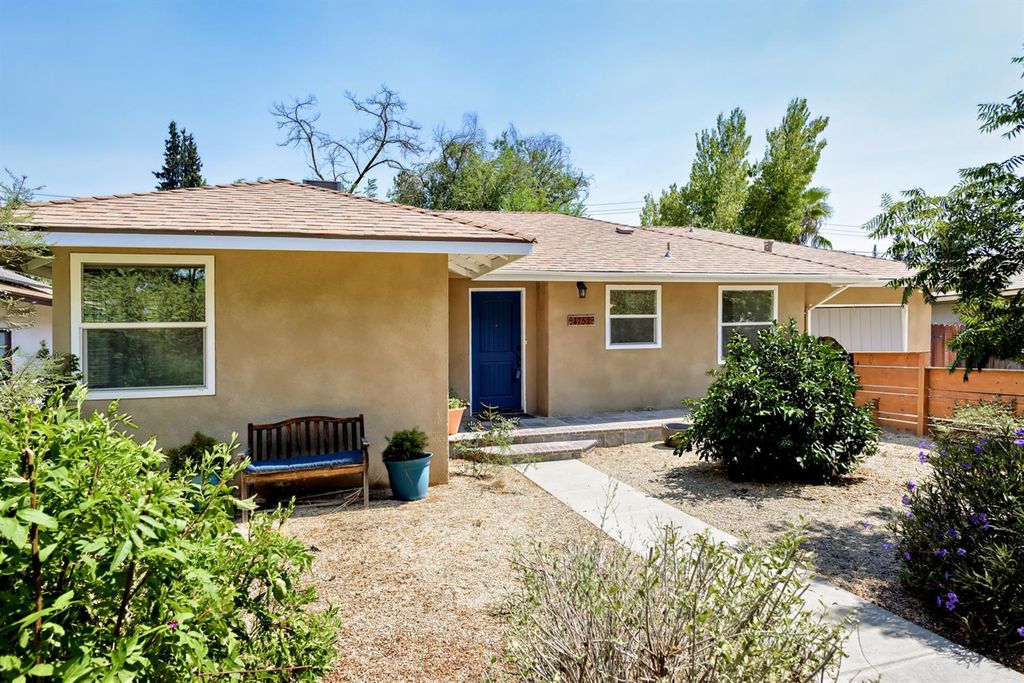 4752 N Vagedes Avenue, Fresno, CA 93705