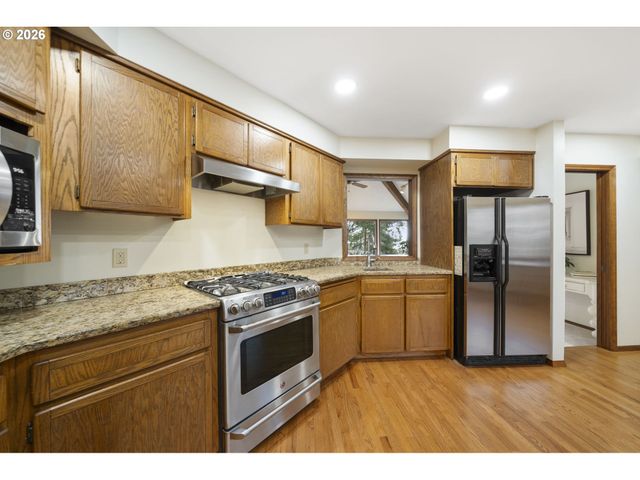 19629 DERBY Ct, West Linn, OR 97068