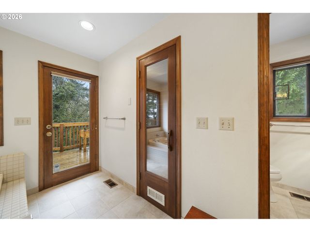 19629 DERBY Ct, West Linn, OR 97068