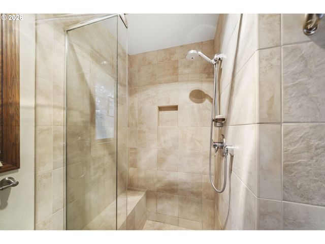 19629 DERBY Ct, West Linn, OR 97068