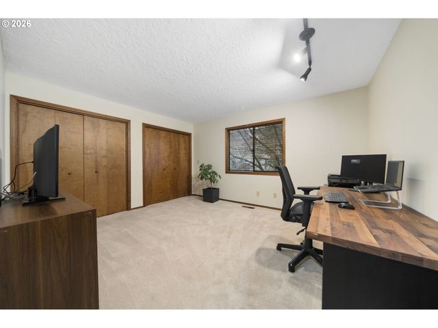 19629 DERBY Ct, West Linn, OR 97068