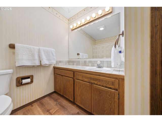 19629 DERBY Ct, West Linn, OR 97068