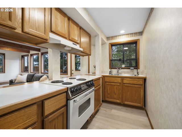 19629 DERBY Ct, West Linn, OR 97068