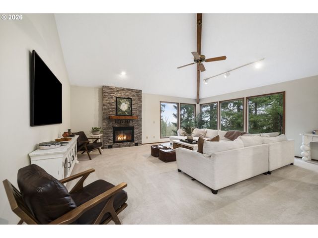 19629 DERBY Ct, West Linn, OR 97068