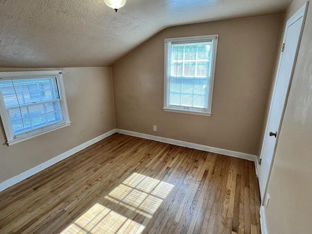 7232 W Fairmount AVENUE, Milwaukee, WI 53218