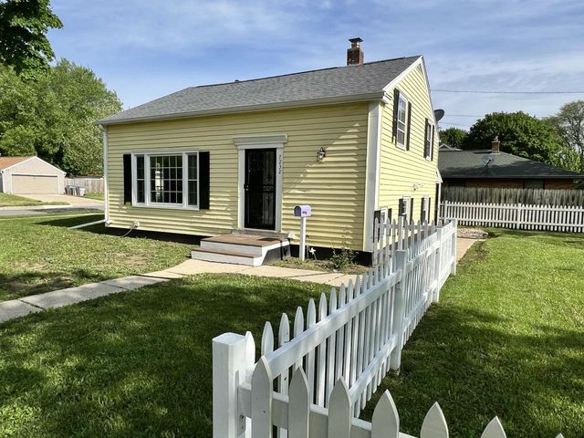7232 W Fairmount AVENUE, Milwaukee, WI 53218