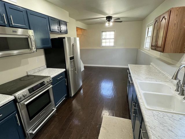 7232 W Fairmount AVENUE, Milwaukee, WI 53218