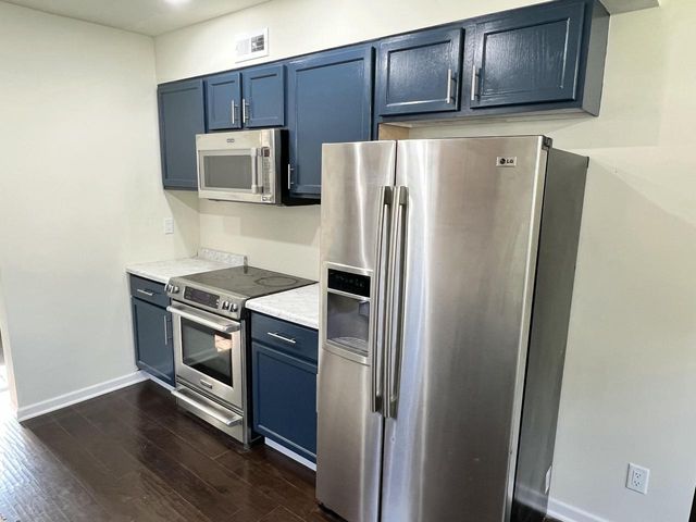7232 W Fairmount AVENUE, Milwaukee, WI 53218