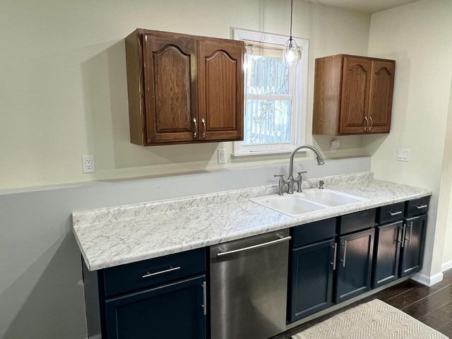 7232 W Fairmount AVENUE, Milwaukee, WI 53218