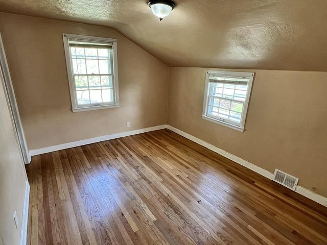 7232 W Fairmount AVENUE, Milwaukee, WI 53218