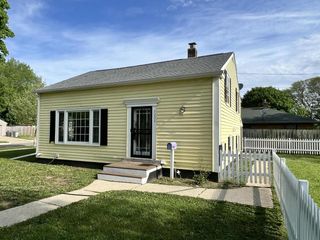 7232 W Fairmount AVENUE, Milwaukee, WI 53218