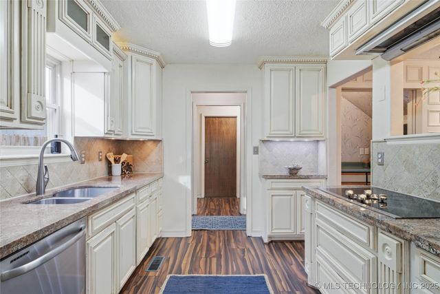 138 W M Street, Jenks, OK 74037