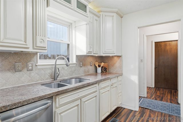 138 W M Street, Jenks, OK 74037