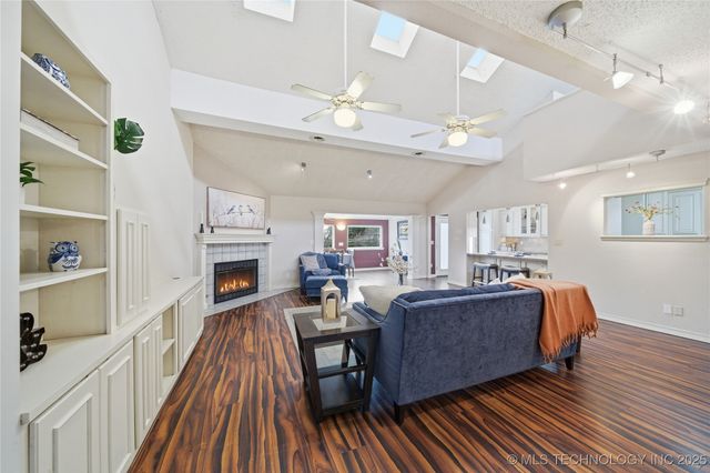 138 W M Street, Jenks, OK 74037