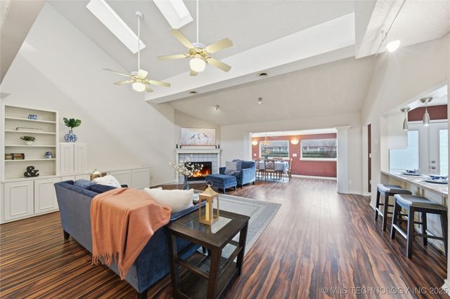 138 W M Street, Jenks, OK 74037