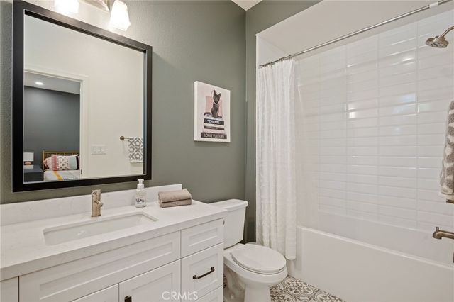 44 Coronado Street 202, Ventura, CA 93001
