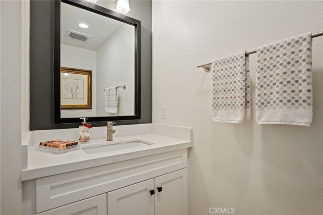 44 Coronado Street 202, Ventura, CA 93001