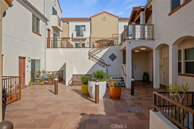 44 Coronado Street 202, Ventura, CA 93001