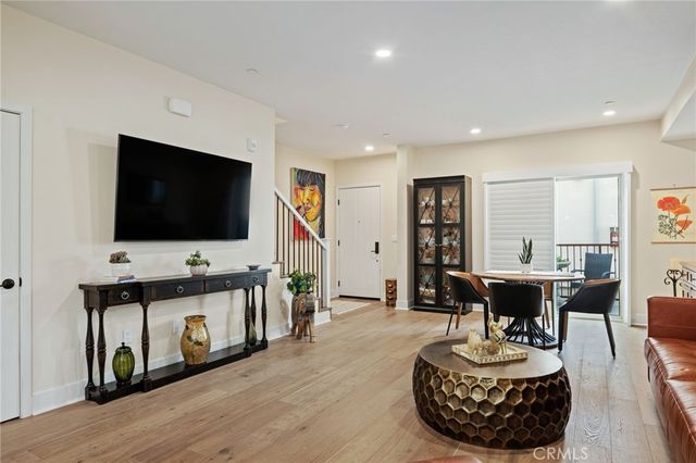 44 Coronado Street 202, Ventura, CA 93001