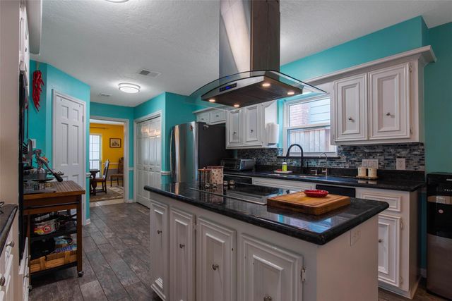 1450 Trace Drive, Houston, TX 77077