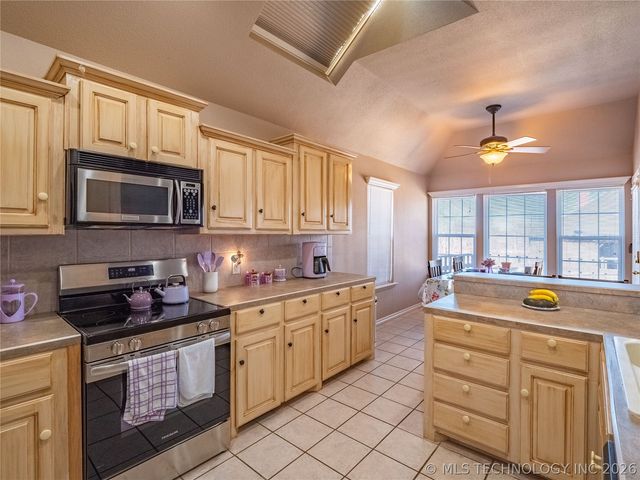 403 Oklahoma, Mcalester, OK 74501