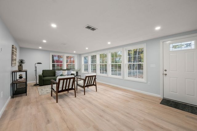 29 Broad Street, Plainville, MA 02762