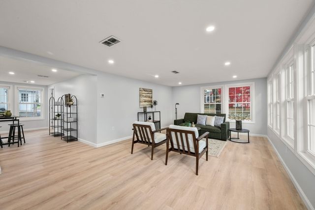 29 Broad Street, Plainville, MA 02762