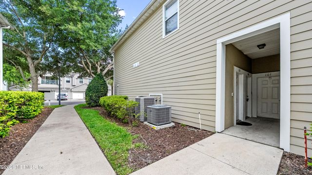 7064 DEER LODGE Circle 106, Jacksonville, FL 32256