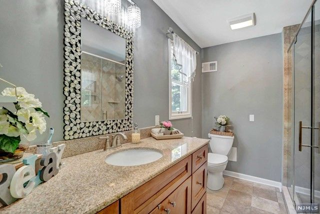 118 Chuckanutt Drive, Oakland, NJ 07436