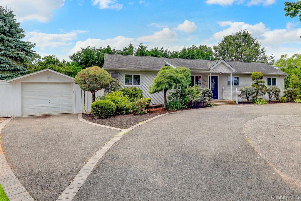 466 W 4th Street, West Islip, NY 11795 — photo 4
