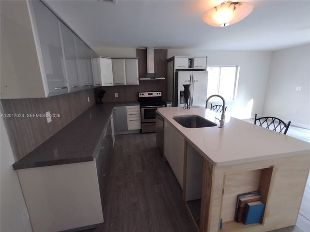 300 S Biscayne River Dr, Miami, FL 33169
