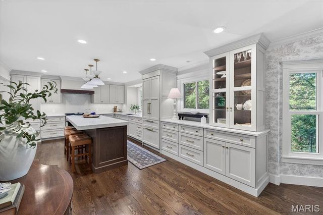 933 Baintree Lane, Ballwin, MO 63011