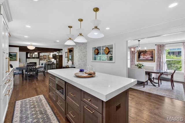 933 Baintree Lane, Ballwin, MO 63011