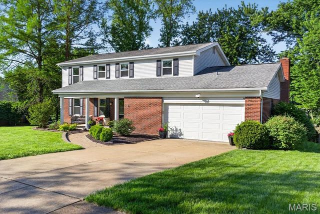 933 Baintree Lane, Ballwin, MO 63011