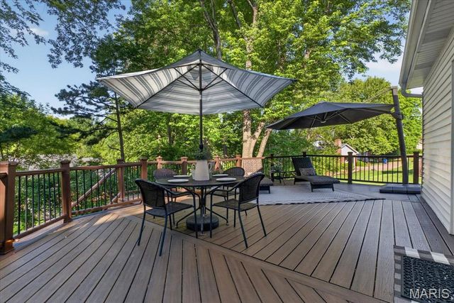 933 Baintree Lane, Ballwin, MO 63011