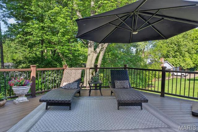 933 Baintree Lane, Ballwin, MO 63011