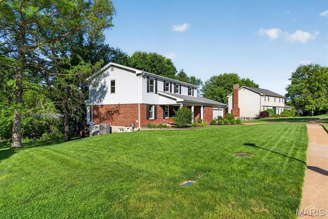 933 Baintree Lane, Ballwin, MO 63011